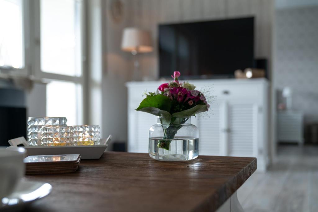 Queens Castle room 5